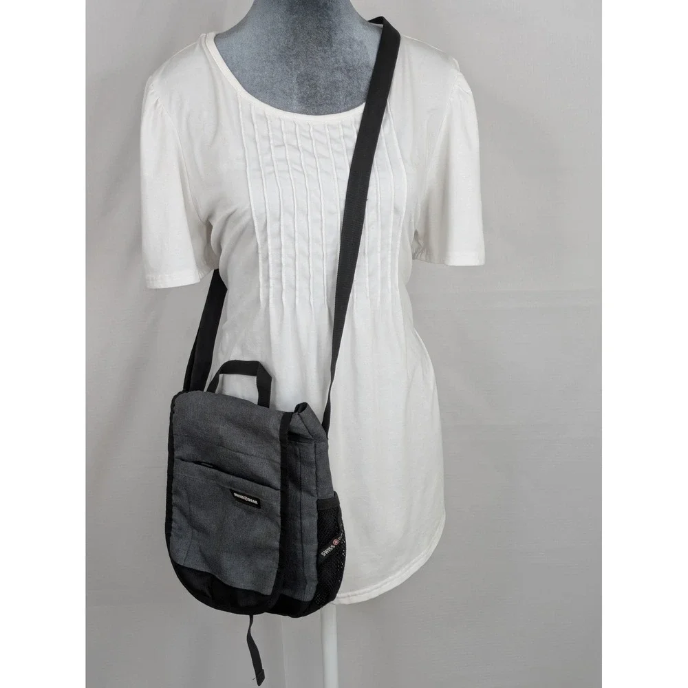 SwissGear Crossbody Shoulder Bag Black Travel Organizer Adjustable Strap 11x9x2
